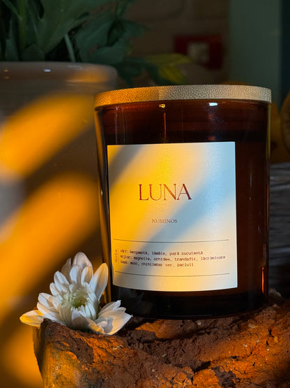 Luna  - lumânare parfumatǎ