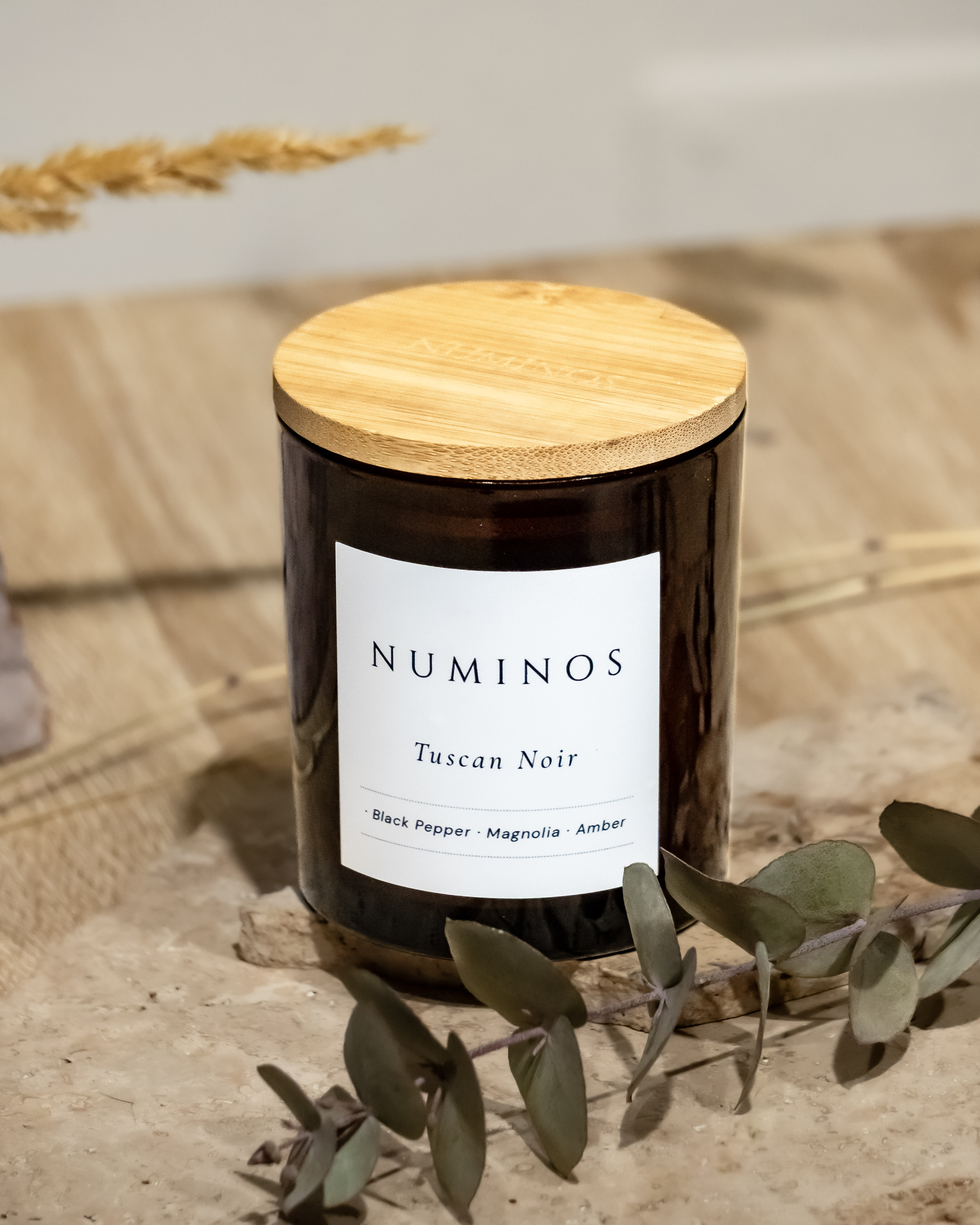 Lumânare parfumată din ceară de soia Numinos - Tuscan Noir